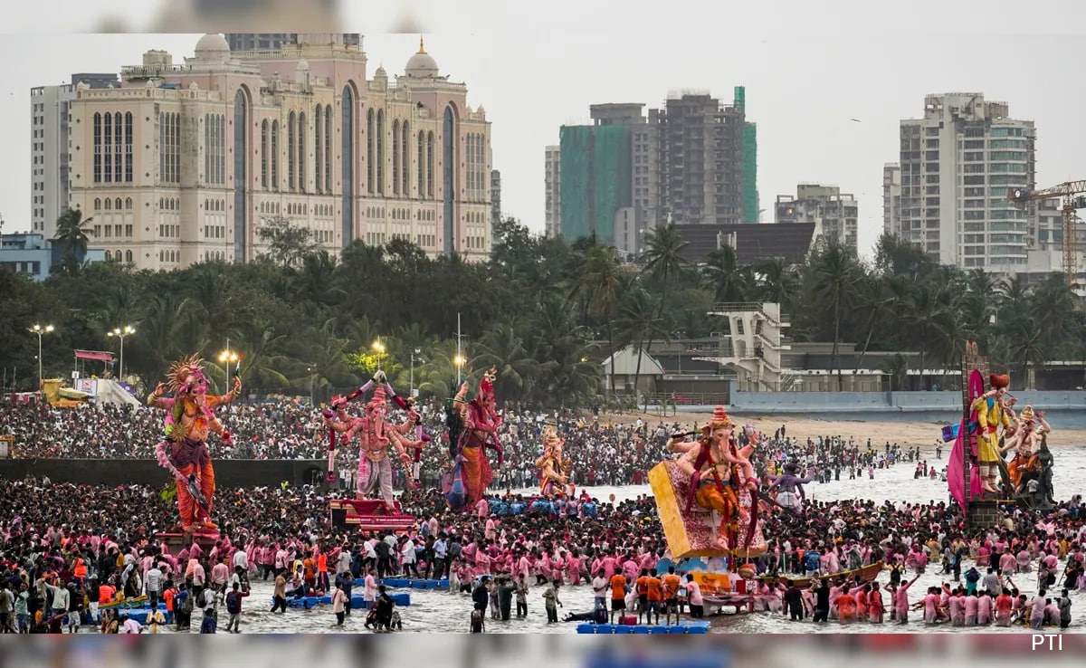 Lord Ganesha Visarjan 2025 Live Updates: Hundreds Of Idols Brought To Mumbai’s Girgaon Chowpatty