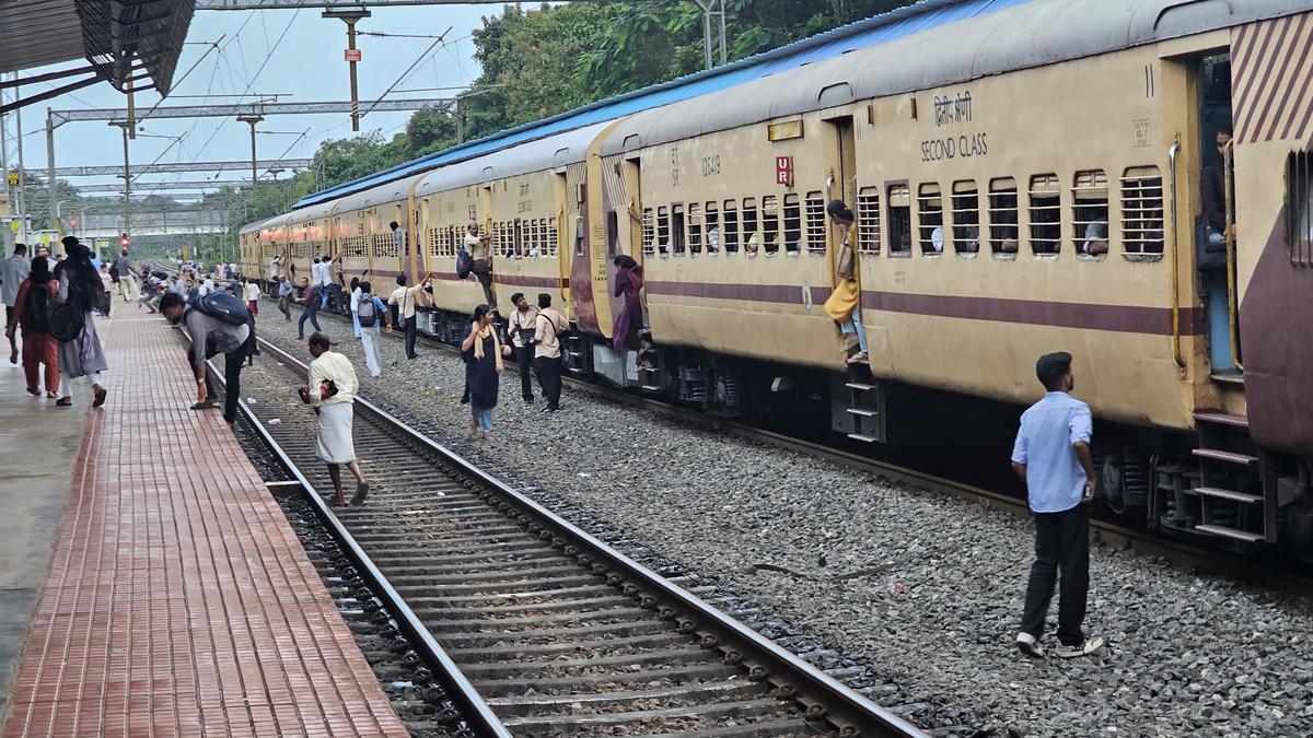 Fake bomb threat sparks panic at Kannur railway station; caller with mental illness taken into custody