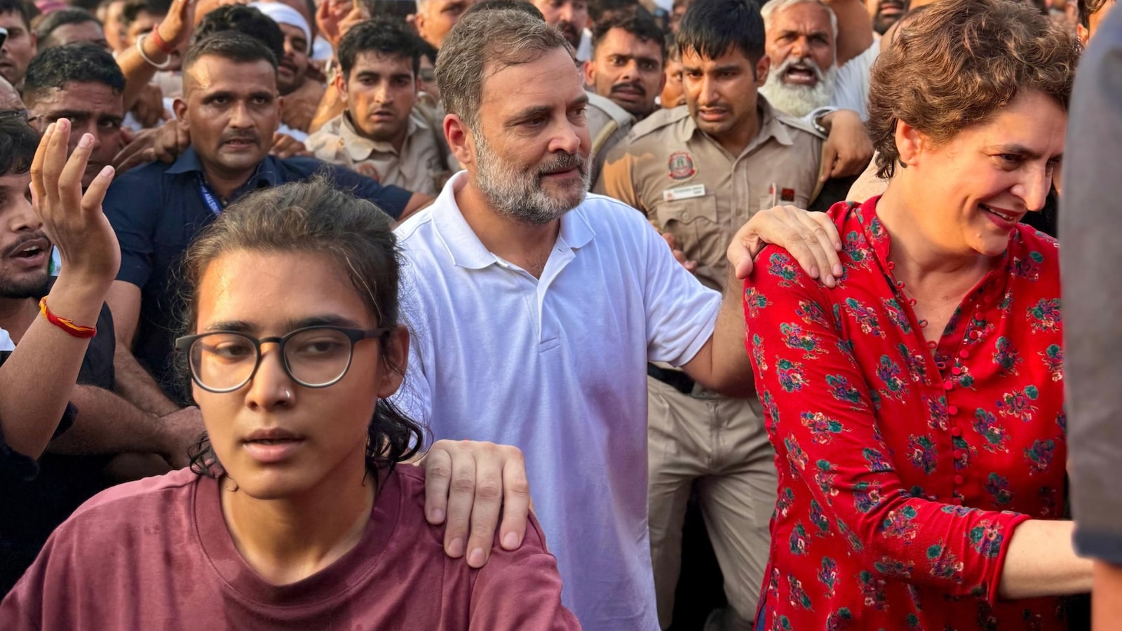 A Step Behind Neha Bora: What Rahul Gandhi’s Gesture Says About Congress, Gen Z
